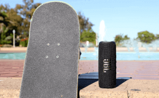 Enceinte Bluetooth portable JBL Flip 6 Noir étanche 20W Qualité sonore exceptionnelle et Résistance à l'eau et à la poussière
